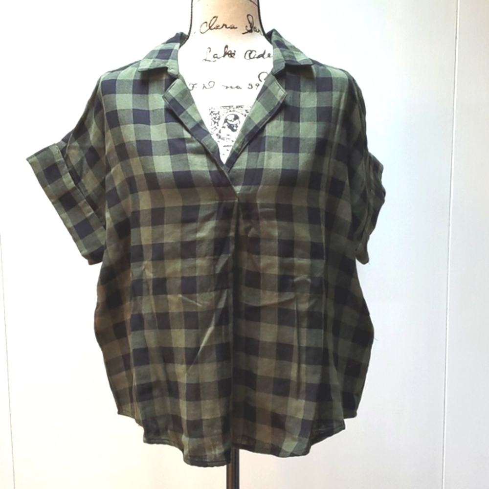 Womens Dark Green & Black Buffalo Check Button down top Sz.Medium